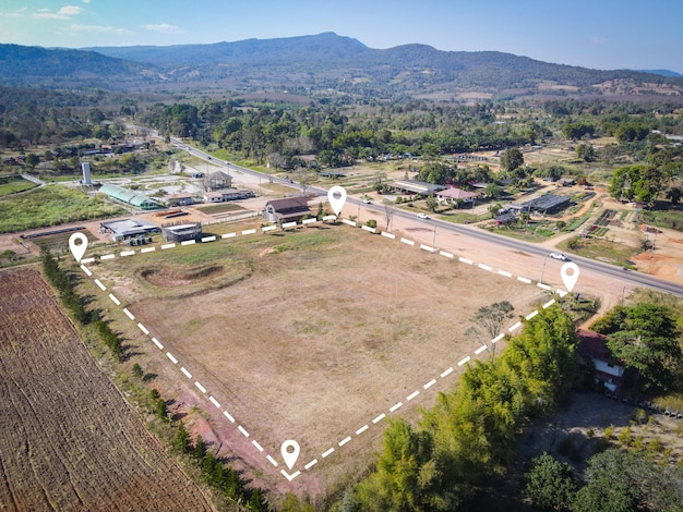 Lote de terreno para construção de casa vista aérea campo de terreno com alfinetes localização para subdivisão de habitação desenvolvimento residencial propriedade venda aluguel comprar ou investimento casa ou casa expandir o subúrbio da cidade