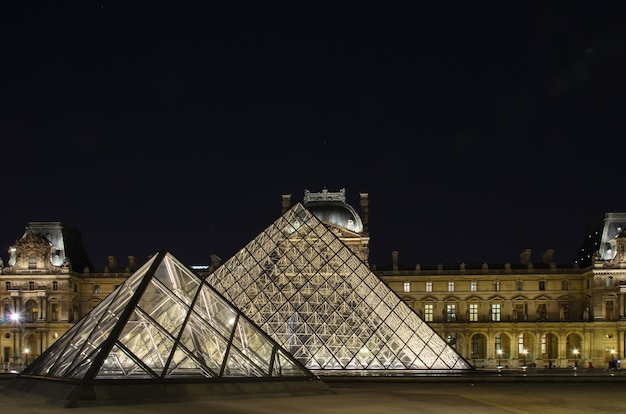 Foto louvre-museum in paris