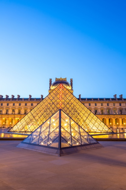 Foto louvre-museum paris