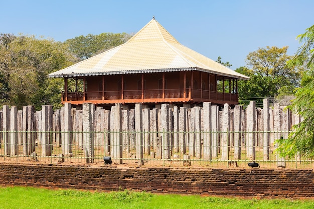 Lovamahapaya é um edifício situado entre Ruwanweliseya e Sri Mahabodiya, na antiga cidade de Anuradhapura, Sri Lanka. Também é conhecido como Palácio de Bronze ou Lohaprasadaya.