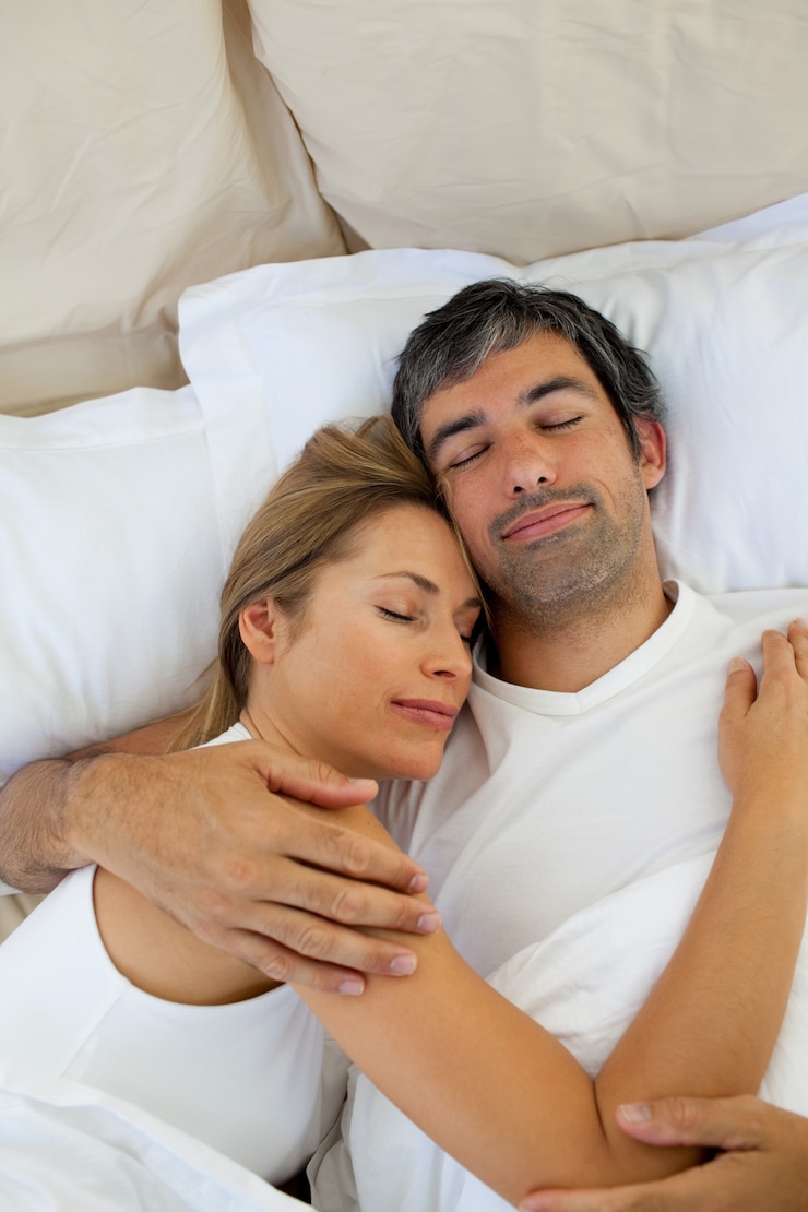 Foto loving couple sleeping