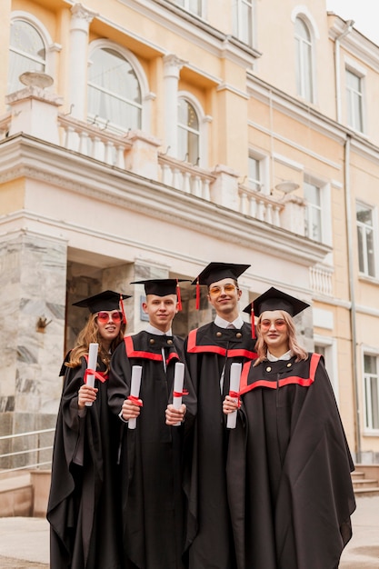 Low Angle Gruppe von Studenten