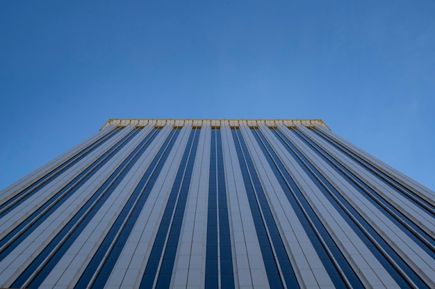 Low Angle View des modernen Bürogebäudes in Madrid Spanien