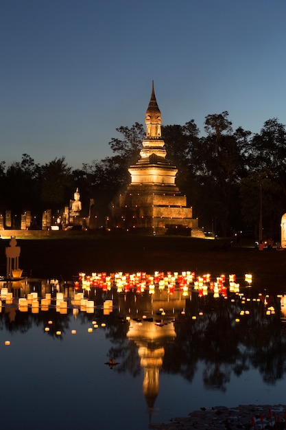 Loy Kratong Festival im Geschichtspark Sukhothai