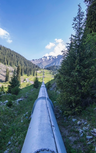 Ölpipeline in den Bergen