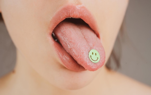 Foto lsd alucinógenos psicodélicos adicción a las drogas lengua con drogas