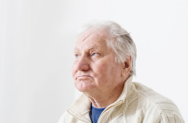 Ältere Männer drinnen