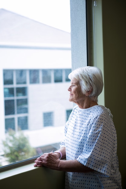 Älterer Patient, der im Krankenhaus steht