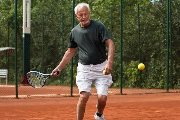 Älterer Tennisspieler