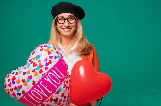 Älteres hübsches Frau valentines Tageskonzept