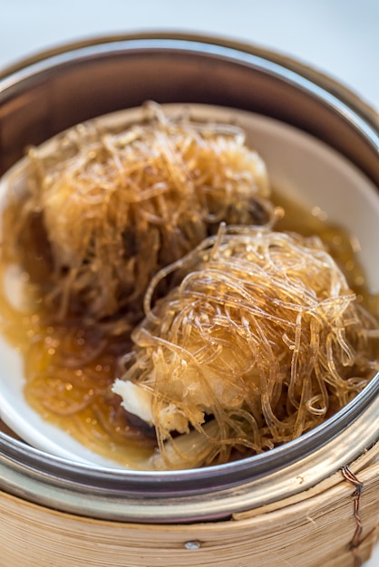 Lubina dim sum con fideos