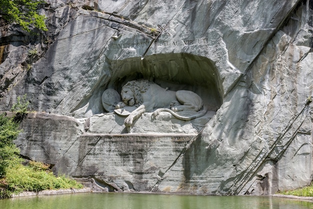 Lucerna, Suíça - 3 de julho de 2017: Monumento ao Leão Moribundo de Lucerna, Suíça