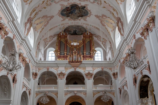 Lucerna, Suiza - 3 de julio de 2017: Interior de la iglesia jesuita en el centro de la ciudad de Lucerna, Suiza, Europa