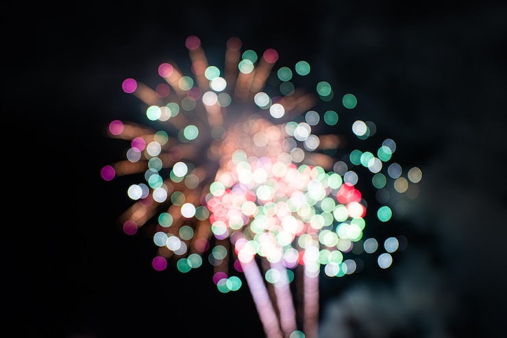 Foto luces abstractas sobre fondo azul fuegos artificiales fondo borroso bokeh