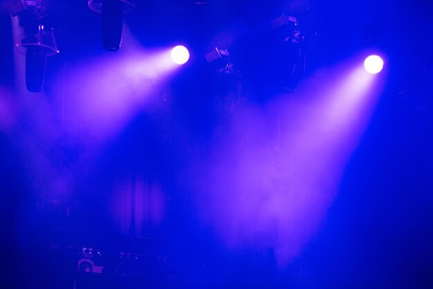 Foto luces brillantes del escenario durante un concierto en vivo
