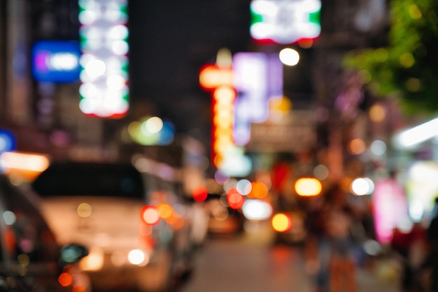 Luces de la ciudad gran bokeh circular abstracto sobre fondo oscuro Noche de tráfico de la ciudad borrosa a propósito