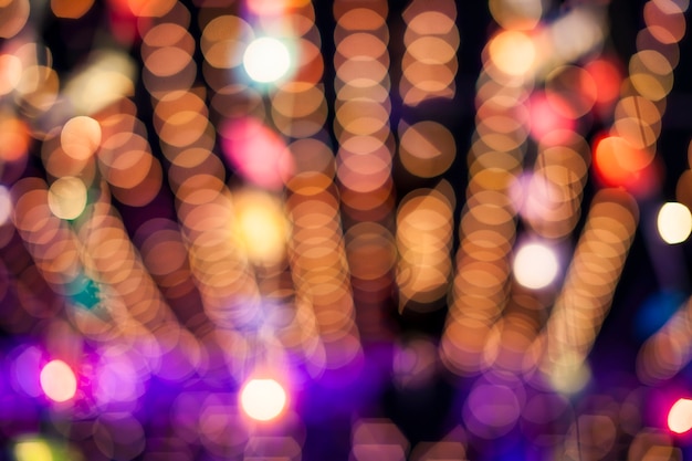 Foto luces de colores bokeh defocused.