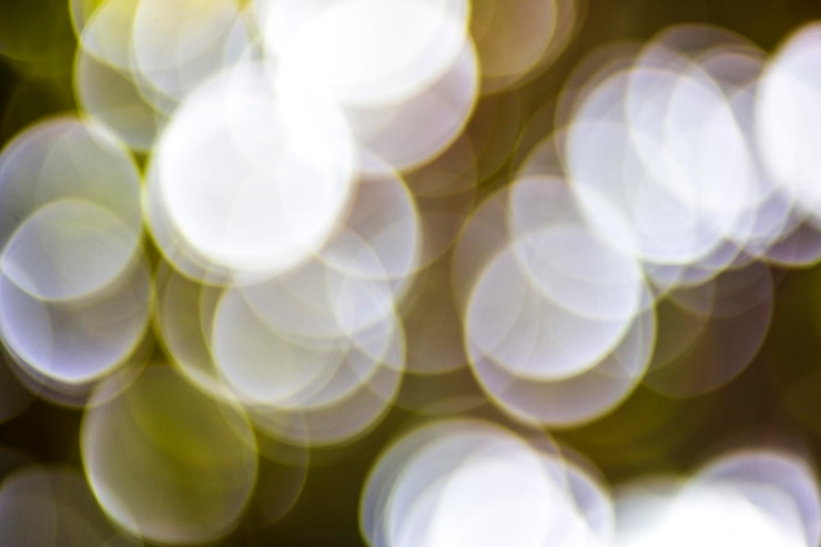 Foto luces desenfocadas iluminadas por la noche