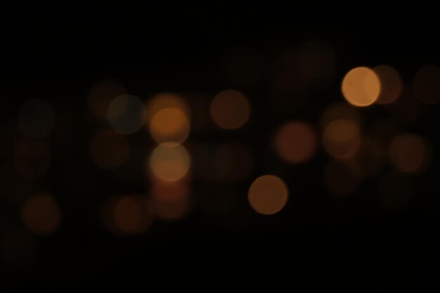 Luces desenfocadas por la noche
