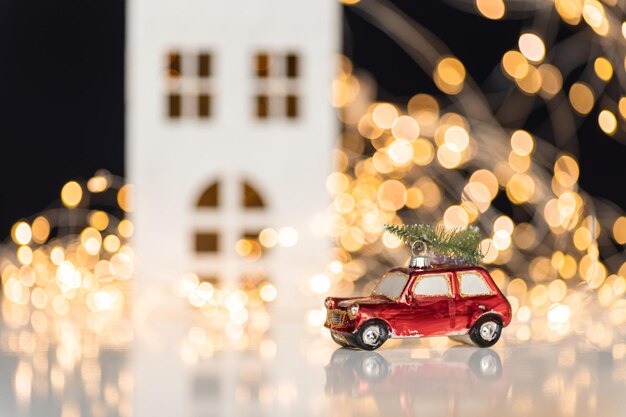 Luces doradas de Navidad desenfocadas en efecto bokeh Espacio de copia Se puede usar como papel tapiz Se puede usar para la celebración de Año Nuevo