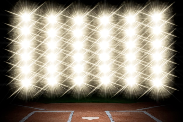 Luces en un estadio de béisbol.