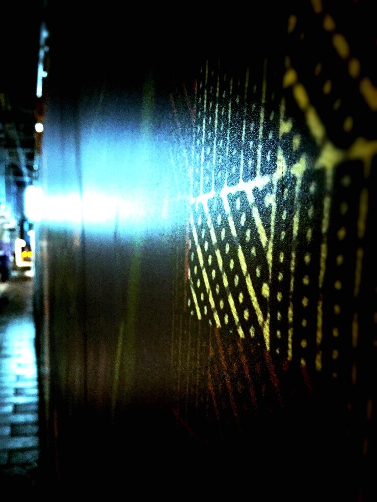 Foto luces iluminadas por la noche