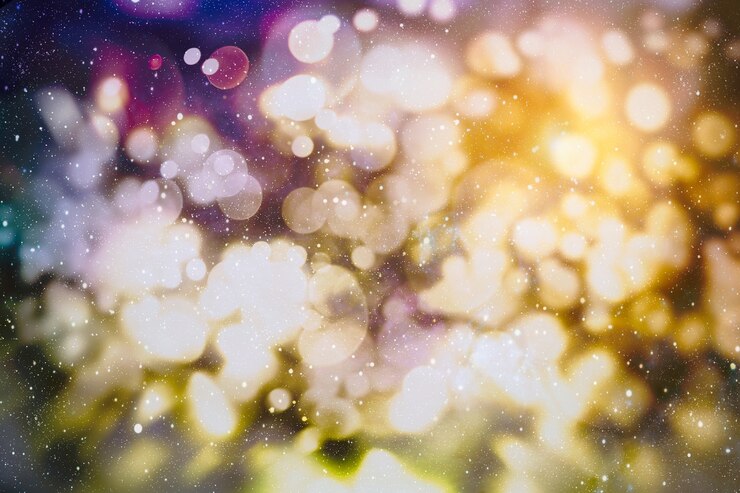 Foto luces de navidad. fondo defocused de brillo abstracto de año nuevo de vacaciones de oro con estrellas parpadeantes y chispas.
