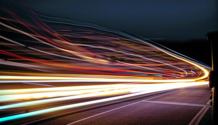 luces nocturnas de la ciudad y de los vehículos y exposición prolongada