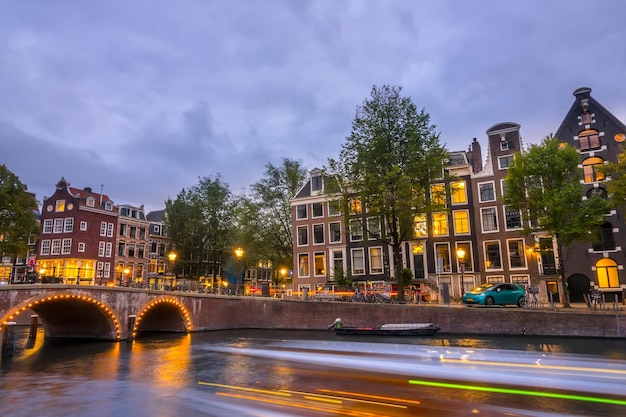 Luces de la tarde en el canal de Ámsterdam