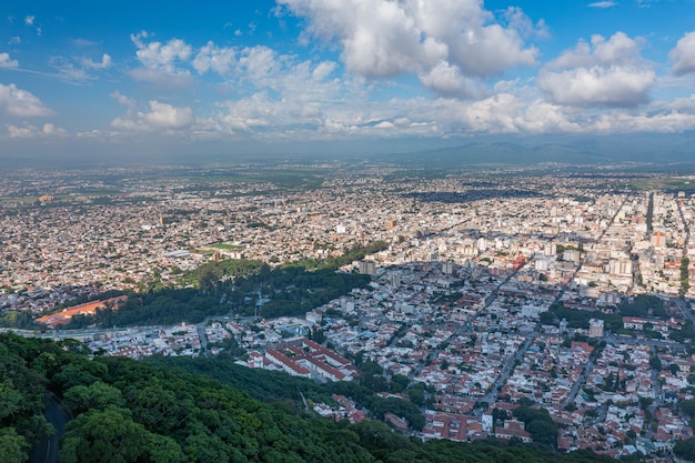 Luftansicht der Stadt Salta in Argentinien