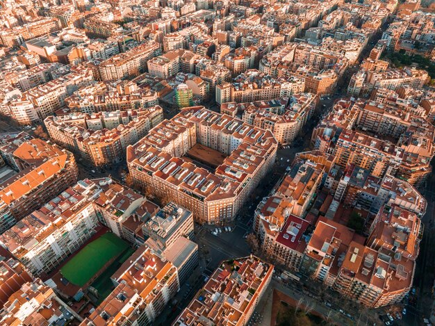 Foto luftansicht der straßen von barcelona mit wunderschönen mustern in spanien