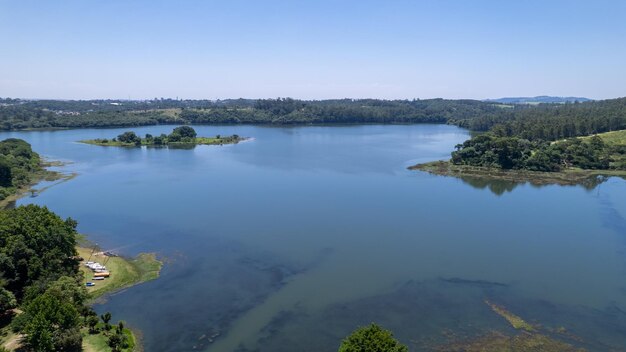 Luftansicht des Parque da Cidade in der Stadt Jundiai Sao Paulo Brasilien Park mit einem Damm