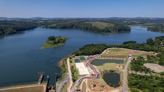 Luftansicht des Parque da Cidade in der Stadt Jundiai Sao Paulo Brasilien Park mit einem Damm