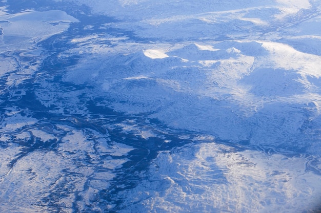 Foto luftansicht des schneebedeckten landes