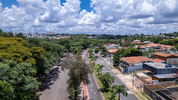 Luftansicht des Taquaral-Parks in Campinas Sao Paulo Im Hintergrund die Nachbarschaft von Cambui