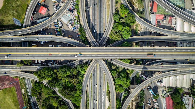 Luftansicht von Straßenkreuzungen in Caracas (Venezuela)