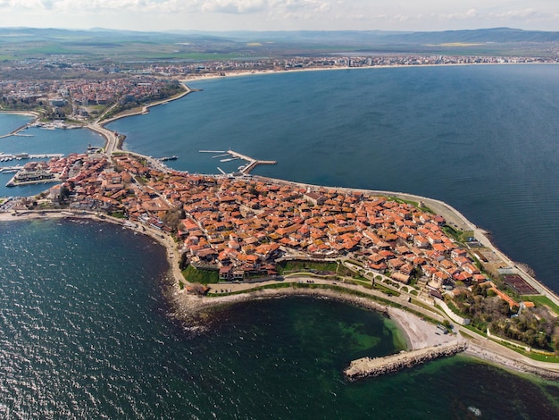 Luftaufnahme der antiken Stadt Nessebar an der Schwarzmeerküste Bulgariens