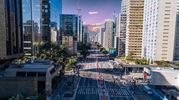 Luftaufnahme der Av Paulista in Sao Paulo SP Hauptstraße der Hauptstadt Sonntagstag ohne Autos mit Passanten auf der Straße