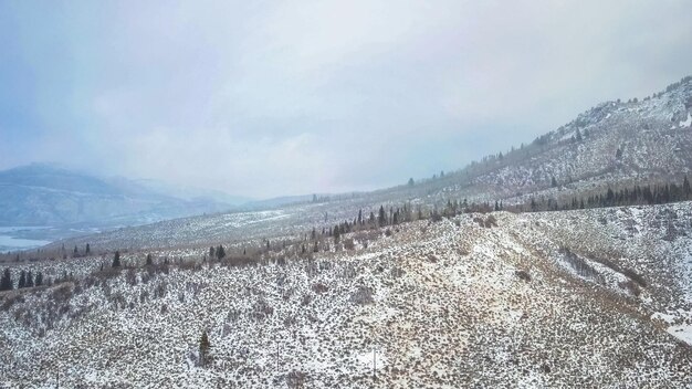 Luftaufnahme der Berge im Winter.