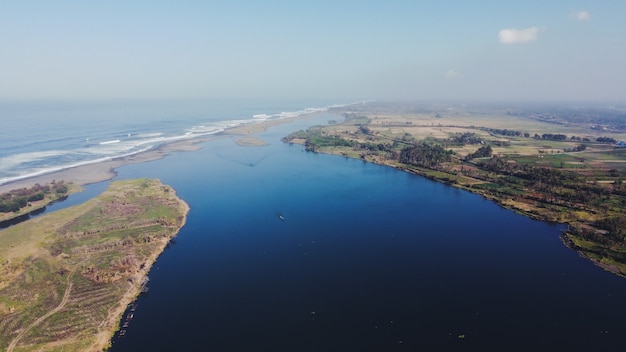 Luftaufnahme der Depok Strandlagune in Bantul Yogyakarta. schöne Landschaft