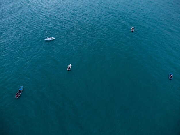 Luftaufnahme der Fischerboote im Meer