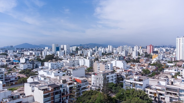 Luftaufnahme der Gemeinde Miraflores in der Stadt Lima, Peru