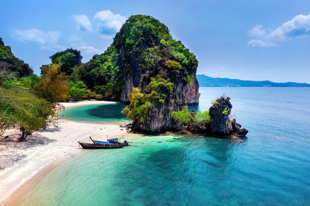 Luftaufnahme der Insel Koh Hong in Krabi, Thailand.