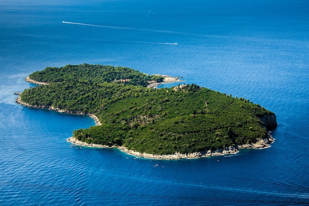 Luftaufnahme der Insel Lokrum in Montenegro