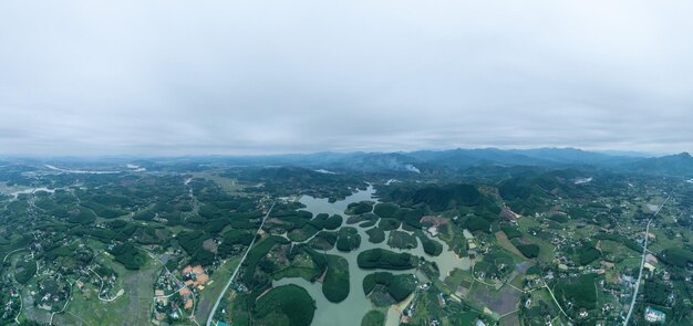 Foto luftaufnahme der insel thanh chuong, tee-hügel, grüne landschaft, hintergrund, grünes blatt, thanh chun nghe, vietnam