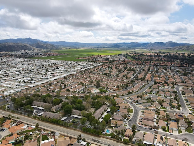 Luftaufnahme der Kleinstadt Hemet im San Jacinto Valley im Riverside County Kalifornien USA