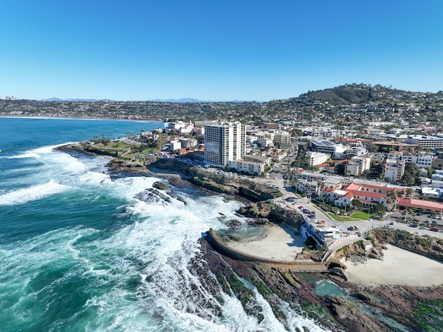 Luftaufnahme der Klippen von La Jolla und der Küste von San Diego, Kalifornien, USA