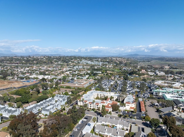 Luftaufnahme der Küstenstadt Solana Beach im Bezirk San Diego in Südkalifornien, USA