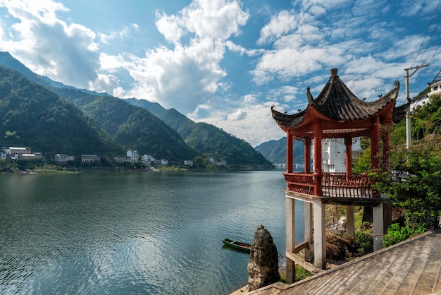 Foto luftaufnahme der ländlichen landschaft in xin'anjiang huizhou