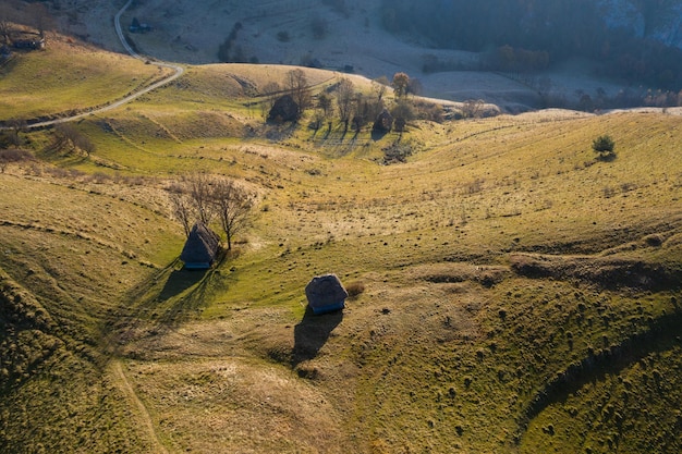 Luftaufnahme der Landschaft im Herbst